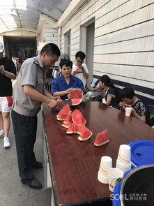 吃瓜群众图片动态图